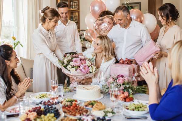 Святкування дня народження вдома у колі родини та друзів